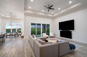 20704 Leaning Oak Dr in Lago Vista, TX - Building Photo - Building Photo