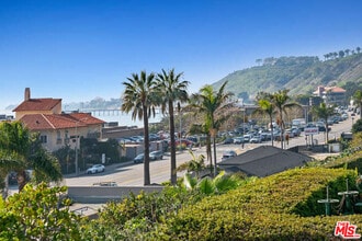 22609 Pacific Coast Hwy-Unit -B in Malibu, CA - Building Photo - Building Photo