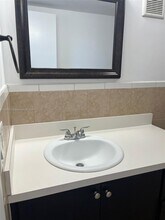 6055 W 19th Ave in Hialeah, FL - Building Photo - Building Photo