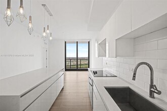 101 Diplomat Pkwy, Unit 2605 in Hallandale Beach, FL - Foto de edificio - Building Photo