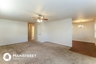 319 Holiday Dr in Lansing, KS - Foto de edificio - Building Photo