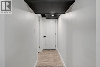 1094 Lincoln Rd in Windsor, ON - Building Photo - Building Photo