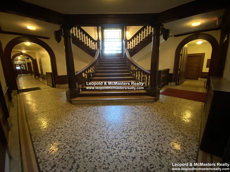 2 Ware St, Unit 109 in Cambridge, MA - Building Photo