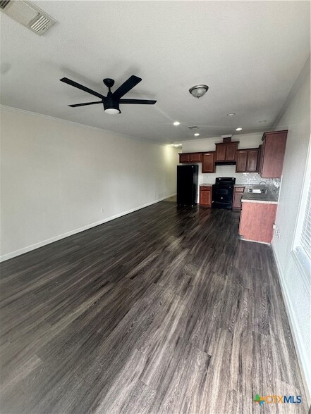 203 Palmwood Dr, Unit B in Victoria, TX - Building Photo - Building Photo