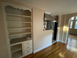 110 Country Ln in Westwood, MA - Foto de edificio - Building Photo