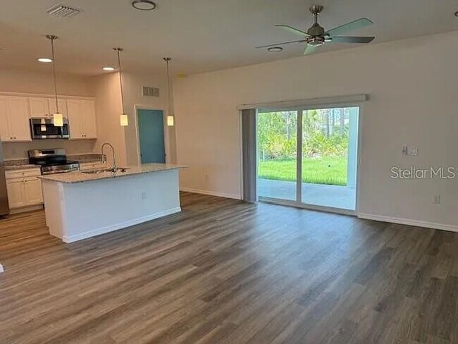 5281 Gillot Blvd in Port Charlotte, FL - Building Photo - Building Photo