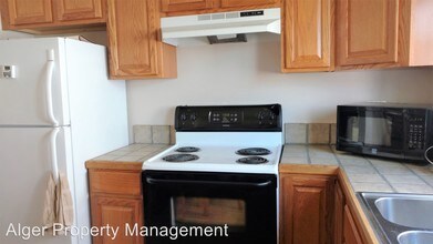 2305 6th St in Bremerton, WA - Building Photo - Building Photo