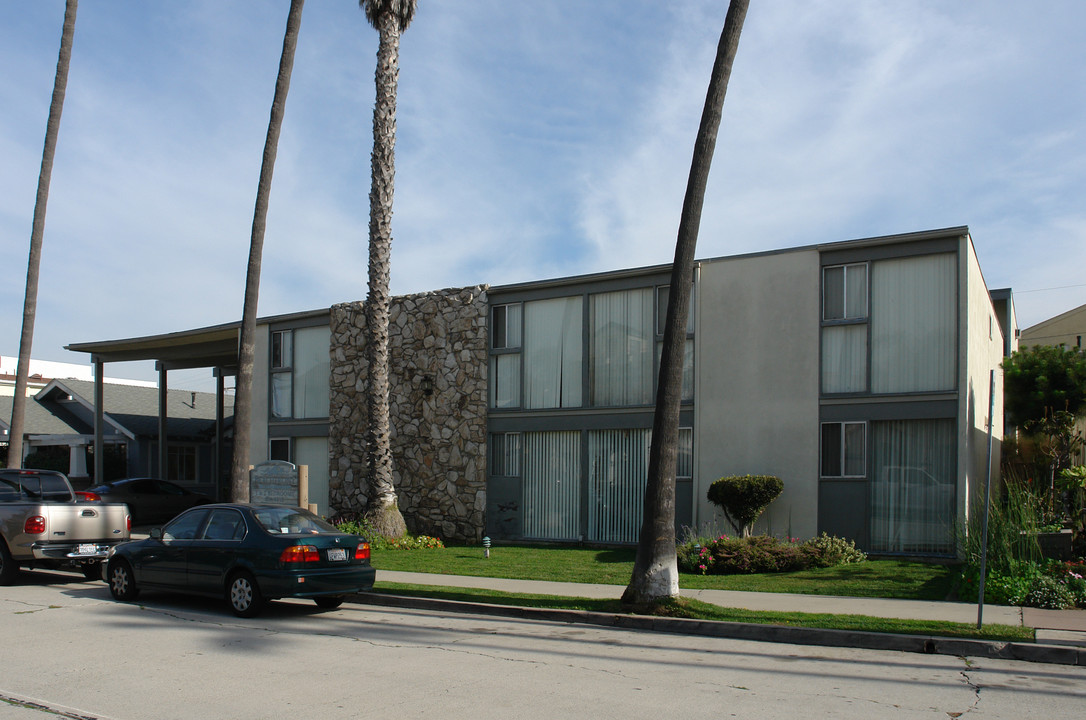 120 6th St in Seal Beach, CA - Building Photo