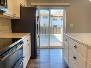 325 Carmel Woods Dr in Ellisville, MO - Building Photo - Building Photo