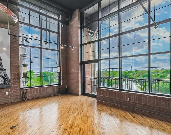 1025 S Shepherd Dr in Houston, TX - Building Photo - Building Photo