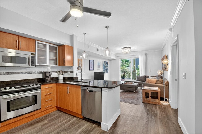 600 S Dixie Hwy in West Palm Beach, FL - Building Photo - Building Photo