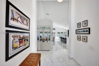 204 Cameron Dr in Weston, FL - Building Photo - Building Photo