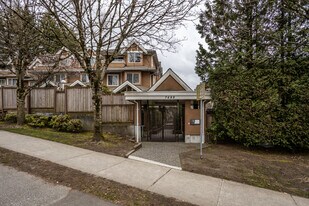 7488 Salisbury Av in Burnaby, BC - Building Photo