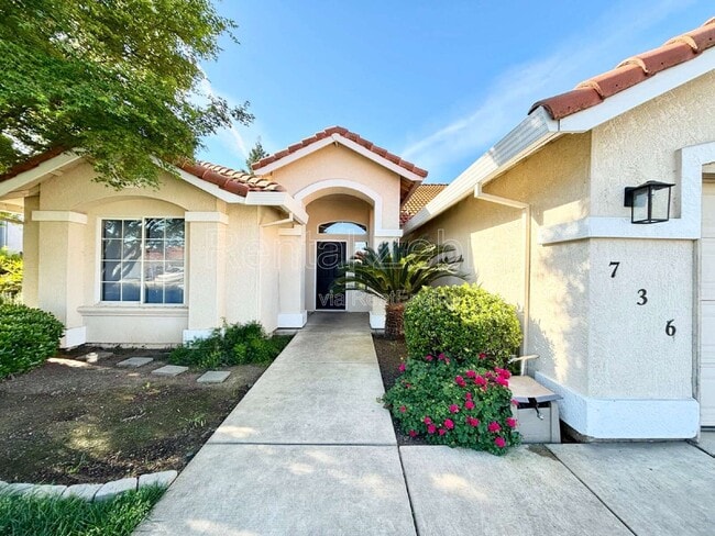 property at 736 Redwing Dr