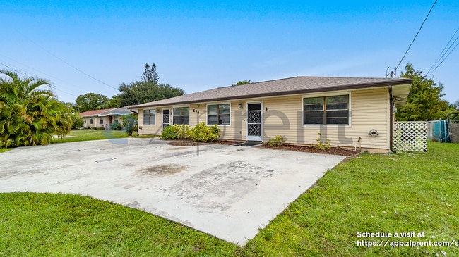 604 Roselyn Ave in Fort Pierce, FL - Building Photo - Building Photo