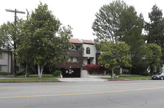 11825 Magnolia Blvd in North Hollywood, CA - Foto de edificio - Building Photo