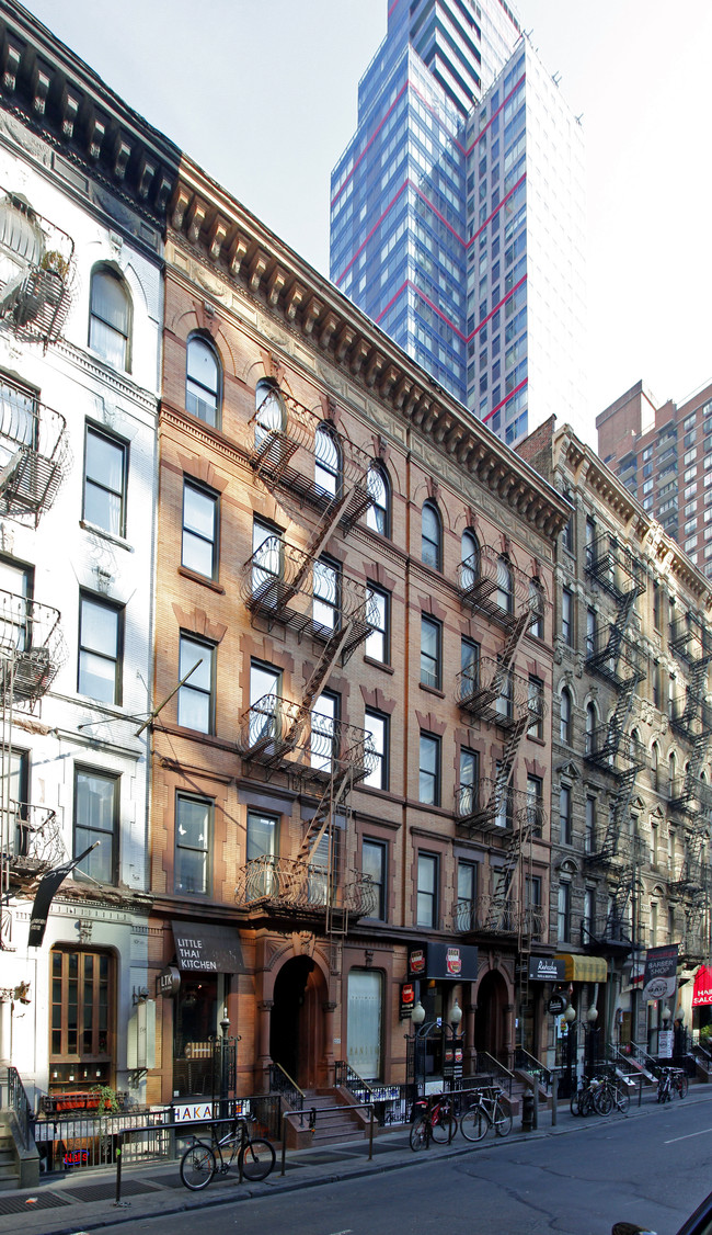 235 East 53rd Street in New York, NY - Building Photo - Building Photo