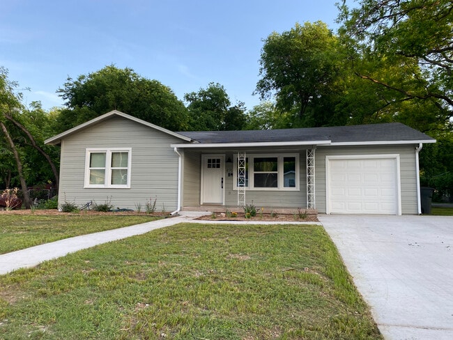 property at 415 W Rucker St