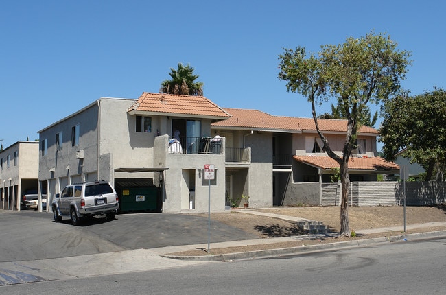 2036 N Highland St in Orange, CA - Foto de edificio - Building Photo