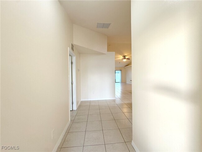 411 Nicholas Pkwy W in Cape Coral, FL - Building Photo - Building Photo