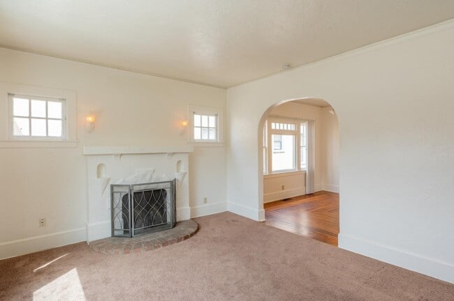 241 Clay St in Monterey, CA - Building Photo - Building Photo