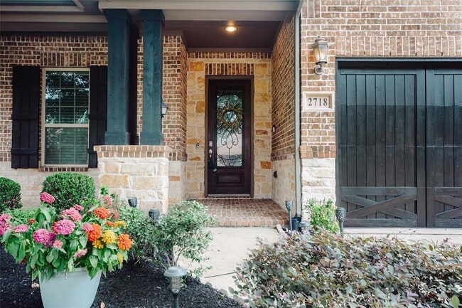 property at 2718 Misty Laurel Ct