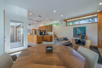 2801 Oak Crest Ave in Austin, TX - Building Photo - Building Photo