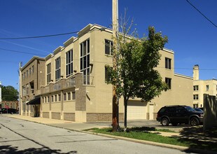 Rosewood Place Condominiums in Lakewood, OH - Building Photo - Building Photo
