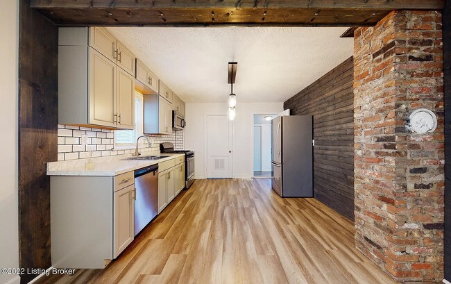 property at 834 W Whitney Ave