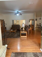 10422 Moshie Ln in San Antonio, FL - Building Photo - Building Photo