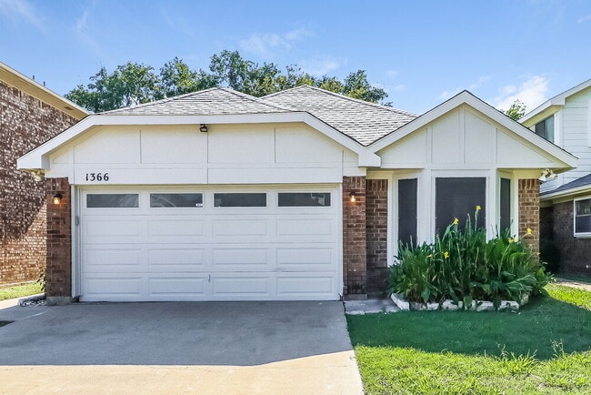 property at 1366 Chinaberry Dr