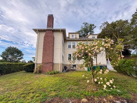 28 Manet Rd, Unit 1 in Chestnut Hill, MA - Building Photo