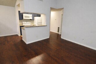 8635 Mallard Reserve Dr in Tampa, FL - Building Photo - Building Photo