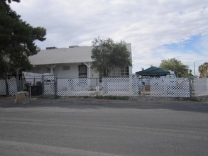 3514 Center Dr in Las Vegas, NV - Building Photo - Building Photo