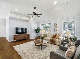 1811 Waterston Ave in Austin, TX - Building Photo