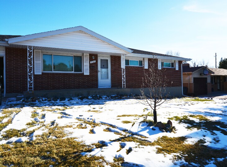 737 Hirst St in Cheyenne, WY - Building Photo