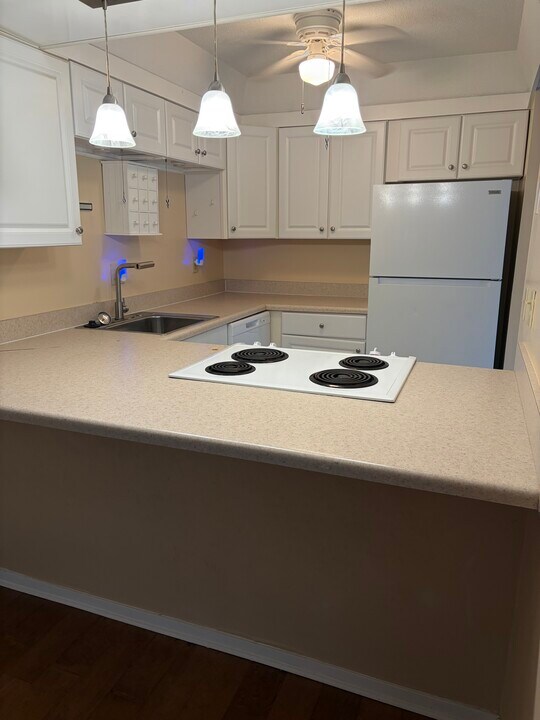 6617 Poplar Ave, Unit 6617 Poplar Ave #3 in Germantown, TN - Foto de edificio