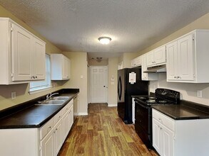 1621 Isleworth Cir in Atlanta, GA - Building Photo - Building Photo