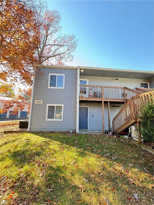 105 Lake Powell Rd in Williamsburg, VA - Foto de edificio