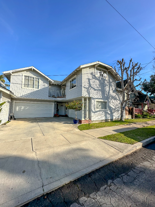 250 Euclid Ave in Long Beach, CA - Building Photo