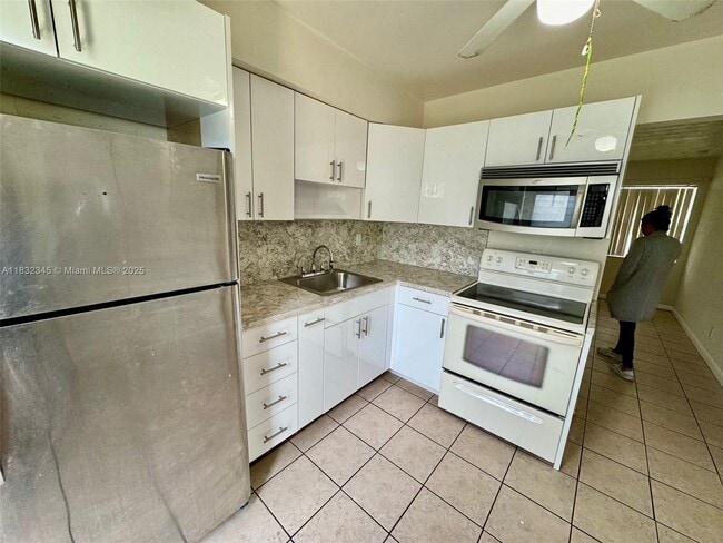 property at 606 SW 8th St