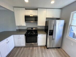 4660 Dawes St in San Diego, CA - Building Photo - Building Photo