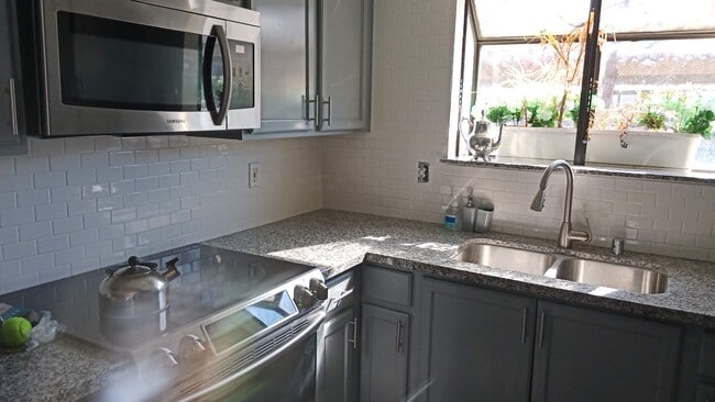 7200 Pirates Cove Rd in Las Vegas, NV - Building Photo - Building Photo