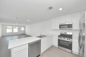 1031 Garnet Rain Dr in Beasley, TX - Building Photo - Building Photo