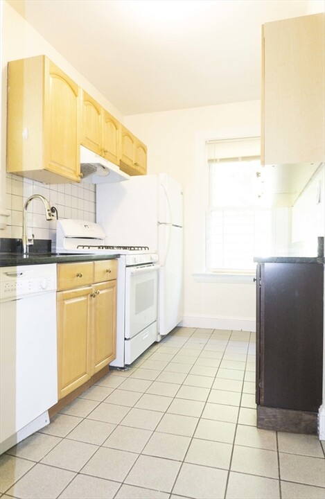 1789 Commonwealth Ave, Unit 2 in Boston, MA - Building Photo