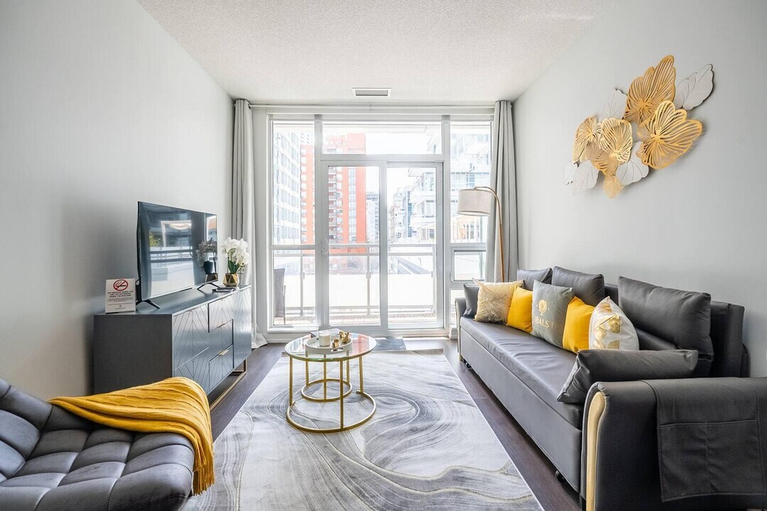 123 Lillian St in Toronto, ON - Building Photo