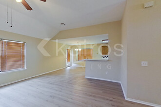 317 E Twelve oaks Terrace in Mustang, OK - Building Photo - Building Photo