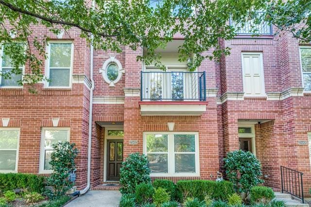 property at 2502 Worthington St
