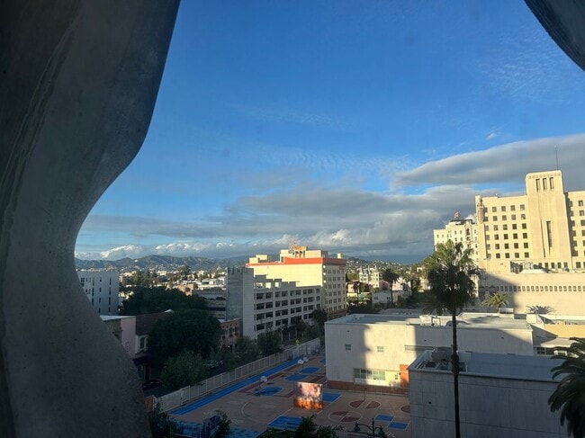 property at 2404 Wilshire Blvd