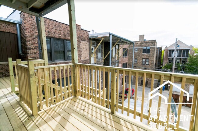 3550 N Racine Ave, Unit 2 in Chicago, IL - Building Photo - Building Photo